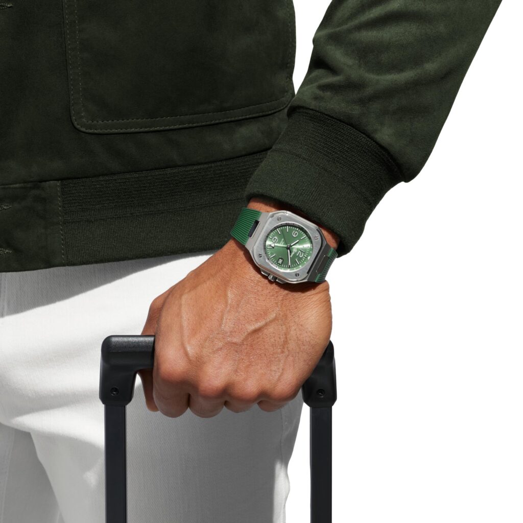 Bell & Ross BR-05 GMT Green Steel con correa de caucho verde Bell & Ross BR-05 GMT Green Steel con correa de caucho verde