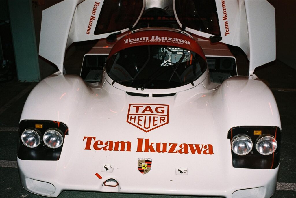 Detalle de las correas y accesorios de la edición limitada TAG Heuer Carrera Chronograph x Team Ikuzawa