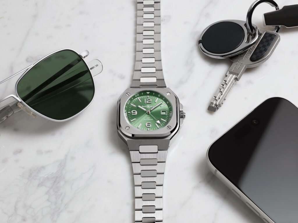Reloj Bell & Ross BR-05 GMT Green Steel con esfera verde salvia y caja de acero