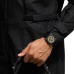 Reloj Bell and Ross BR-03 Helipad edición limitada de cerámica negra con correa de caucho amarillo