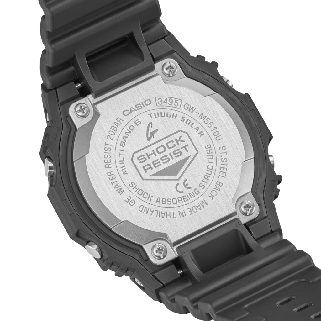 Detalle de la tapa trasera de acero del Casio G-Shock GW-M5610U grabado