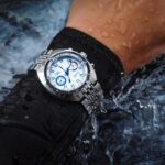 Reloj cronógrafo DOXA SUB T.Graph II Great White Topper Edition con esfera luminiscente blanca.