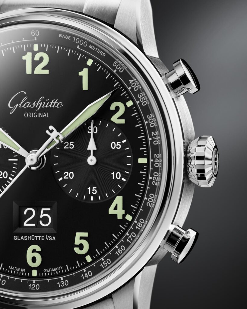 Detalle de la caja de acero y acabado lateral del Senator Chronograph Navigator