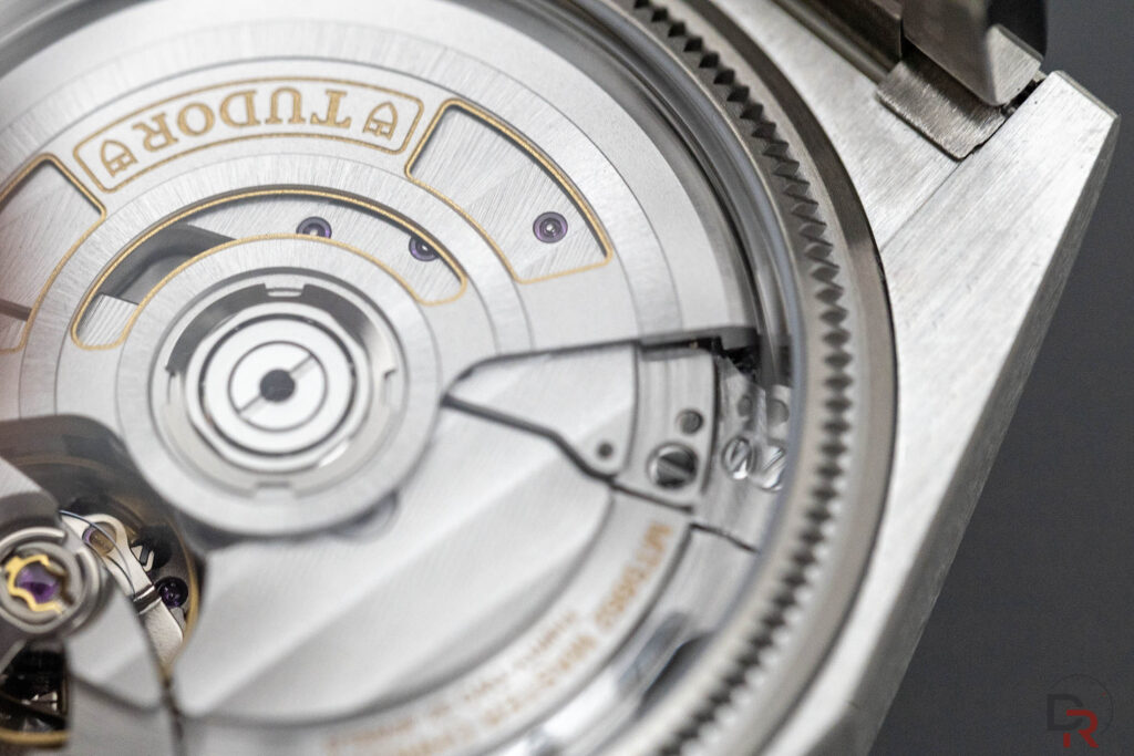 Macro fondo zafiro Calibre MT5662-2U TUDOR Monarch