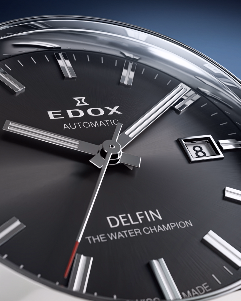 Vista frontal del reloj Edox Delfin 1961 Date Automatic con esfera negra