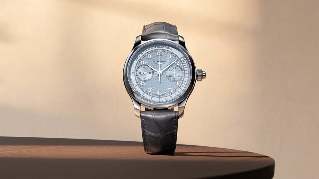 Detalle del bisel cóncavo y corona con monopulsador del Longines Master Collection