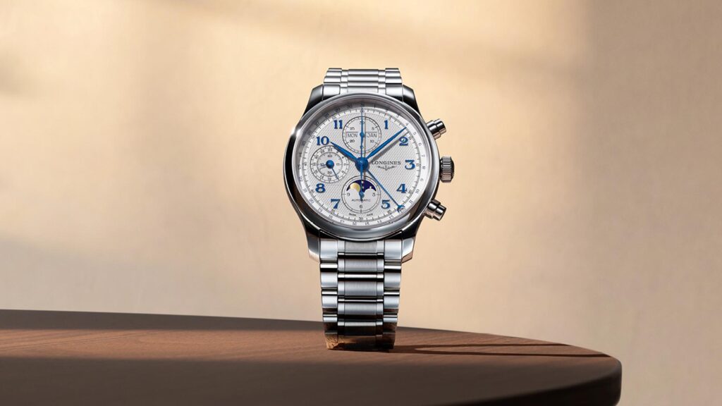 Detalle de caja y brazalete de acero inoxidable del Longines Master Collection Chrono Moonphase Ref L2.962.4.73.6