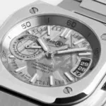 Plano detalle de la esfera monolítica de meteorito Muonionalusta del reloj Bell & Ross BR-X5 Meteorite edición limitada.