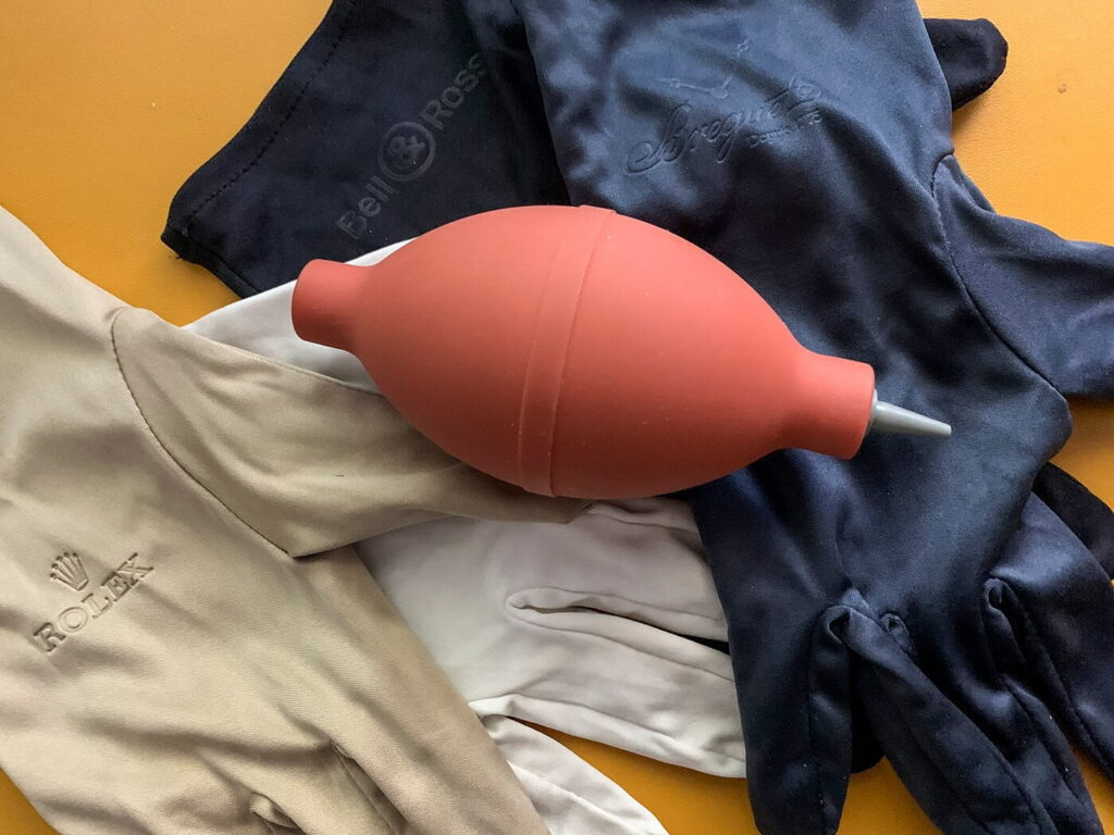 Kit de limpieza de relojes con guantes y perilla de aire