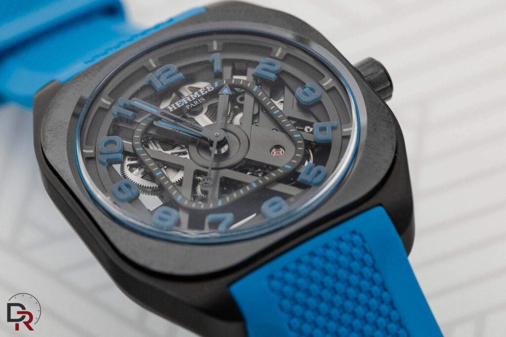 Reloj Hermès H08 Squelette en titanio DLC con esfera esqueletada y correa azul