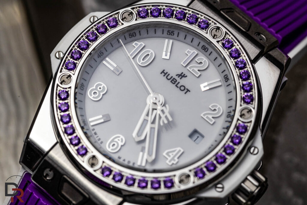 Detalle del bisel engastado del Hublot Big Bang Joyful Steel Purple