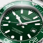 Detalle de la esfera verde oliva y bisel cerámico del Longines HydroConquest
