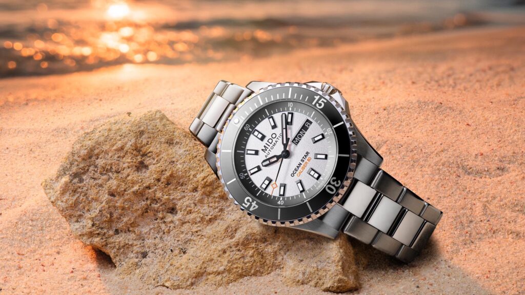 Reloj de buceo MIDO Ocean Star 200 Ref. M026.930.11.011.00 con esfera blanca granallada, bisel negro y brazalete de acero