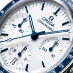 Detalle macro de la esfera blanca lacada y subdial redondo del OMEGA Speedmaster 38 mm 2026