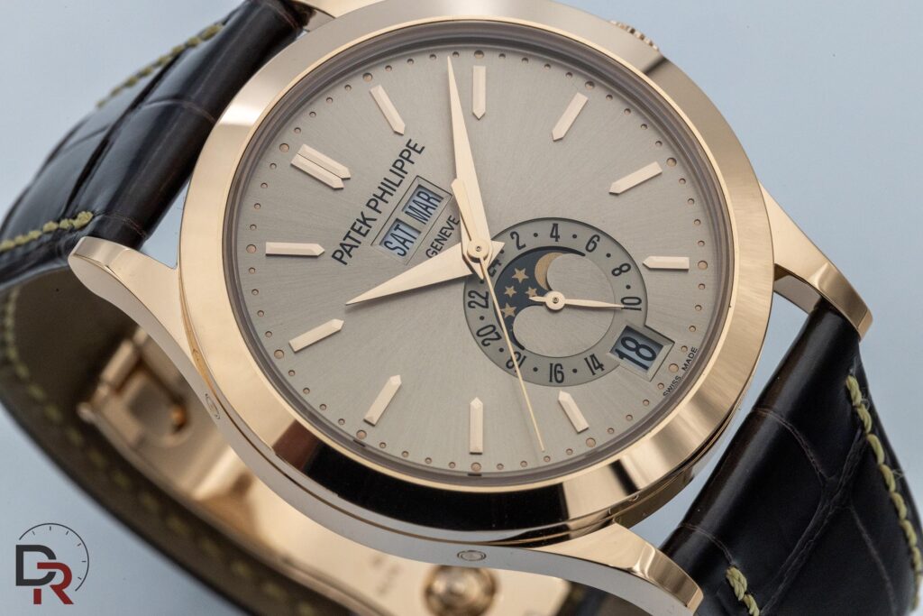 Patek Philippe Calendario Anual 5396R-016 en oro rosa con esfera beige arena