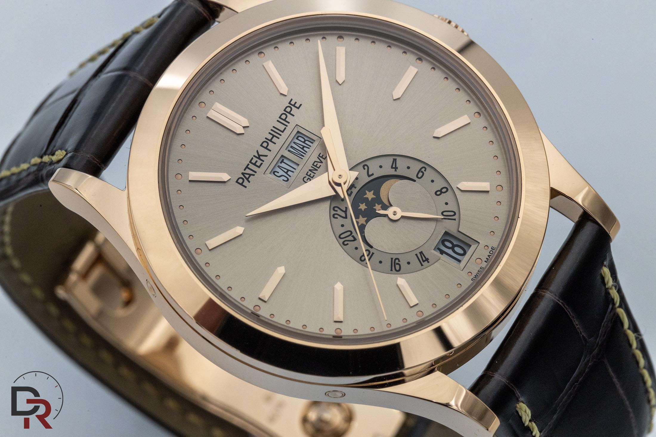 Patek Philippe Calendario Anual 5396R-016 en oro rosa con esfera beige arena