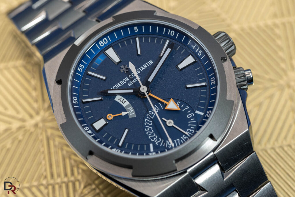 Vacheron Constantin Overseas Dual Time Oeste con esfera azul y brazalete de titanio integrado