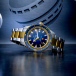 Reloj Rado Captain Cook x European Cricket Special Edition en acero y PVD oro amarillo con esfera azul degradada.
