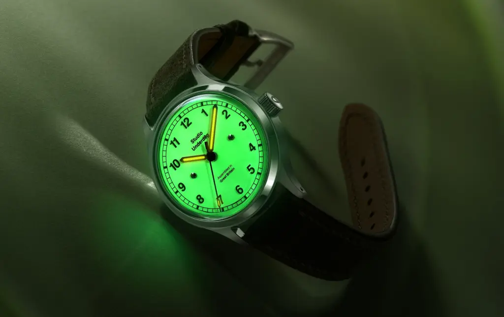 Studio Underd0g 02SERIES Mantis con lumen