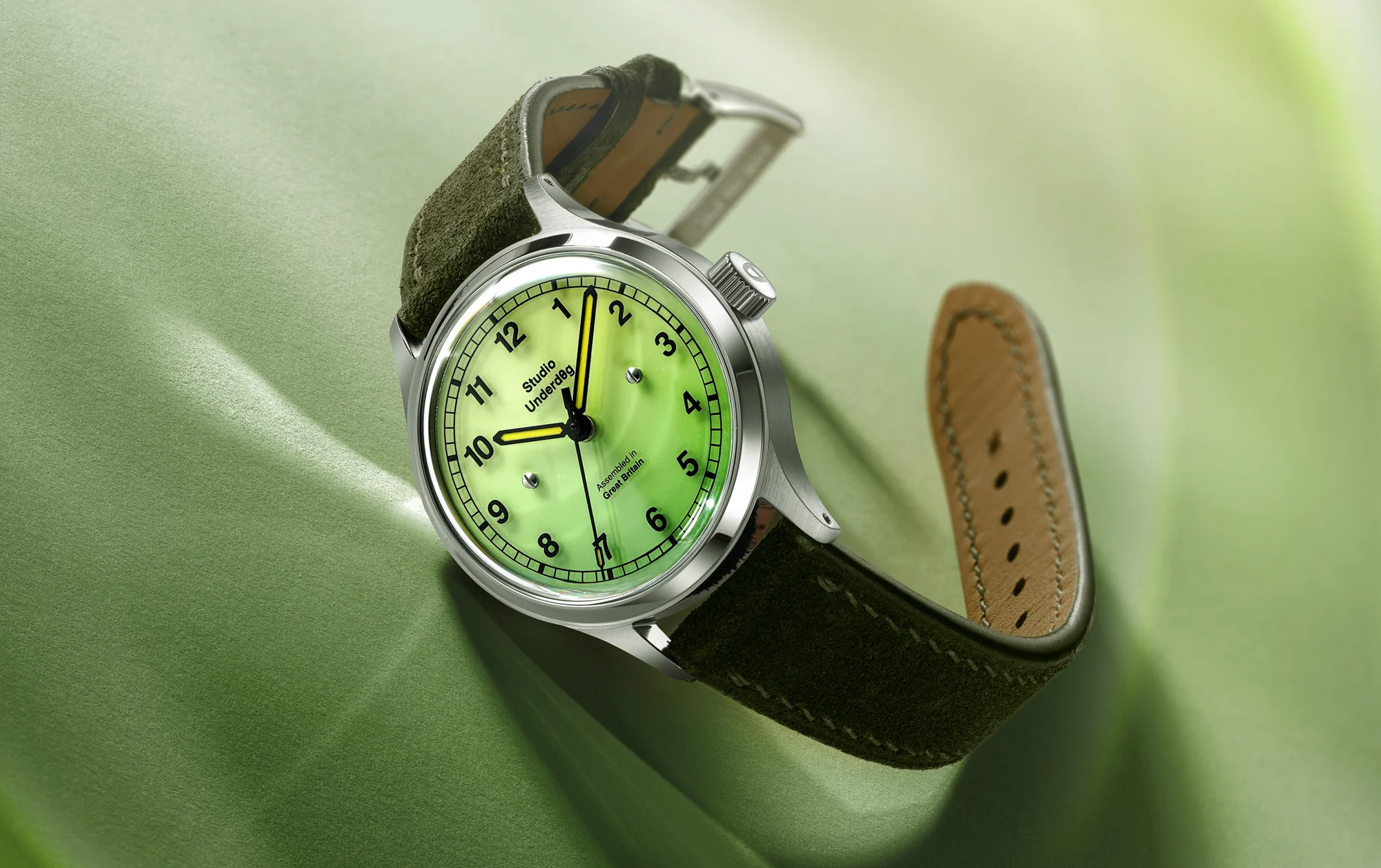 Reloj Studio Underd0g 02SERIES Mantis de frente con esfera de zafiro y Super-LumiNova