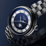 Detalle de la esfera azul con inclusiones minerales y fase lunar del Tissot Désir Moonphase