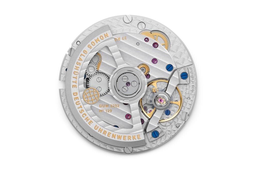 Calibre automático de manufactura NOMOS DUW 3202 con rotor decorado con globo terráqueo. frontal