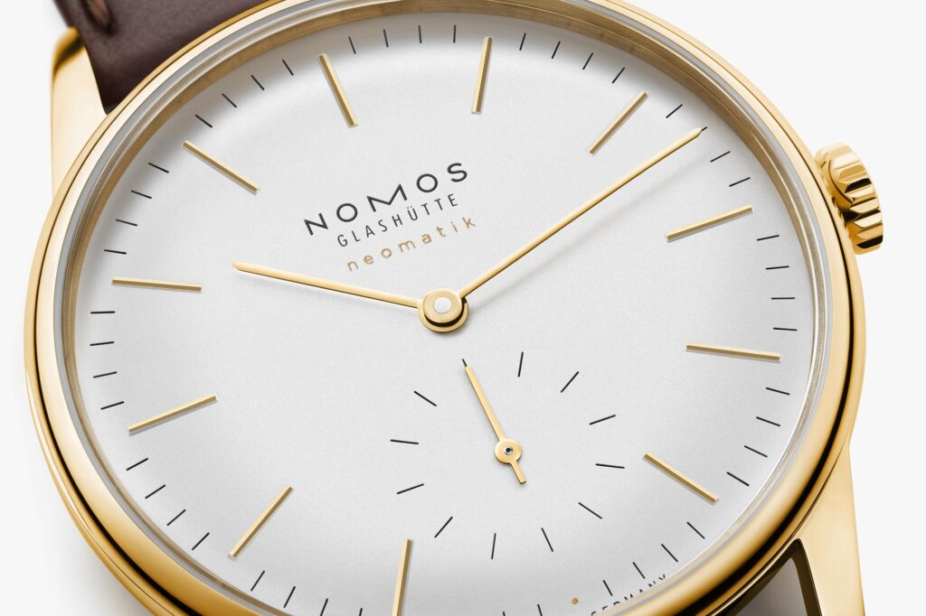 NOMOS Orion Gold Neomatik DETALLE ESFERA DDORADA