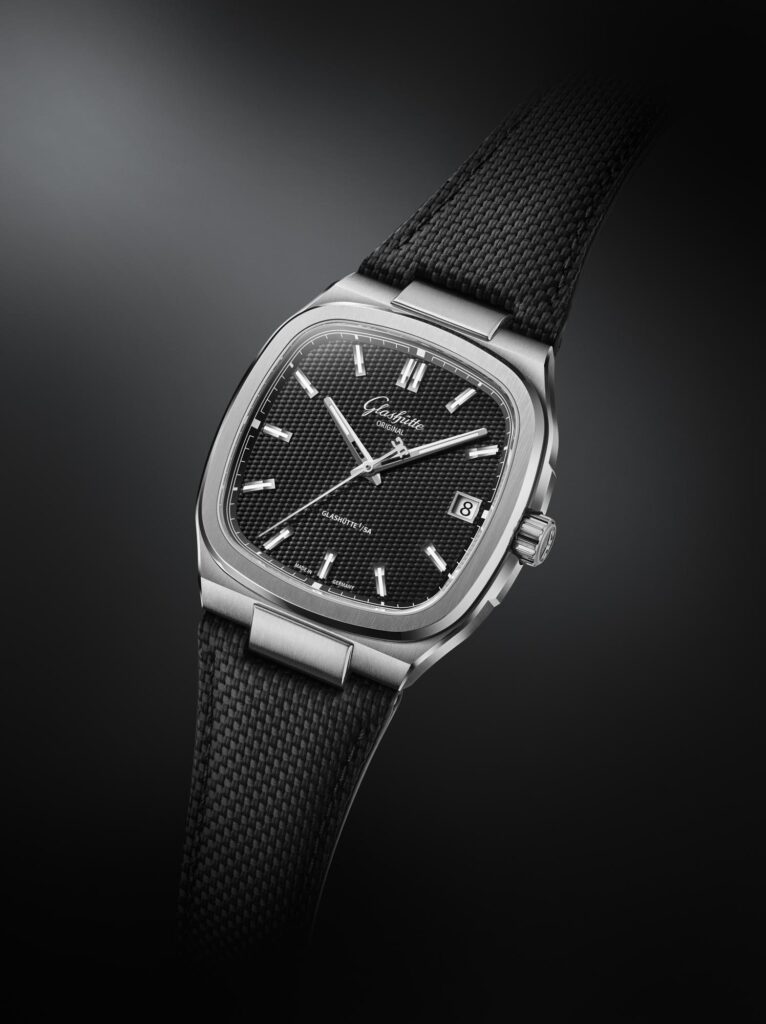 Glashütte Original «70s» black dial overview