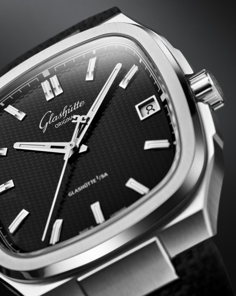 Glashütte Original «70s» black dial detail