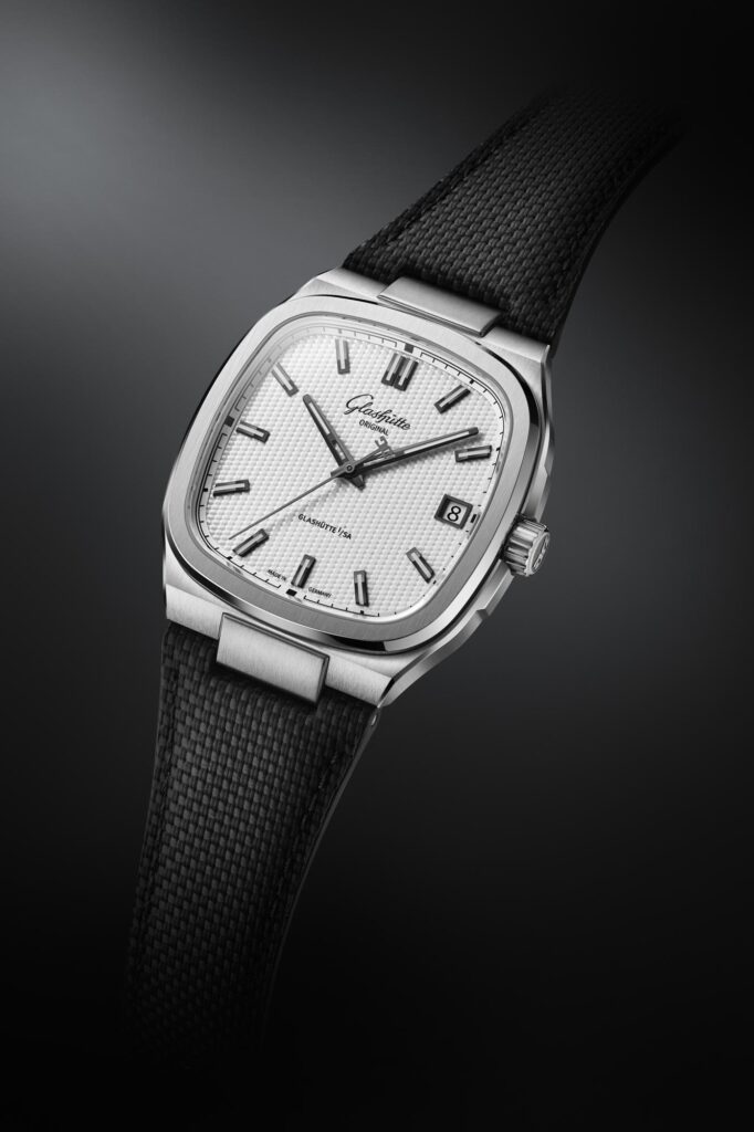 Glashütte Original «70s» silver dial overview