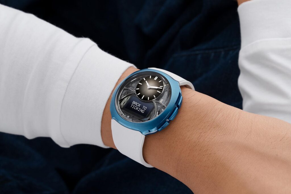 H. Moser & Cie. Off-Grid en la muñeca azul