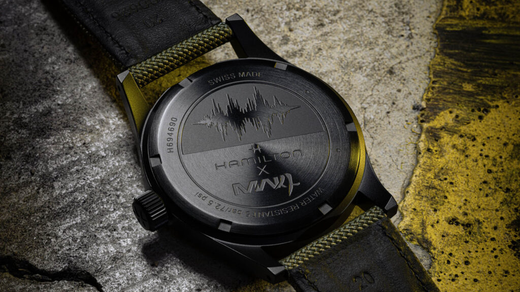 Hamilton Khaki Field Mechanical Call of Duty trasera