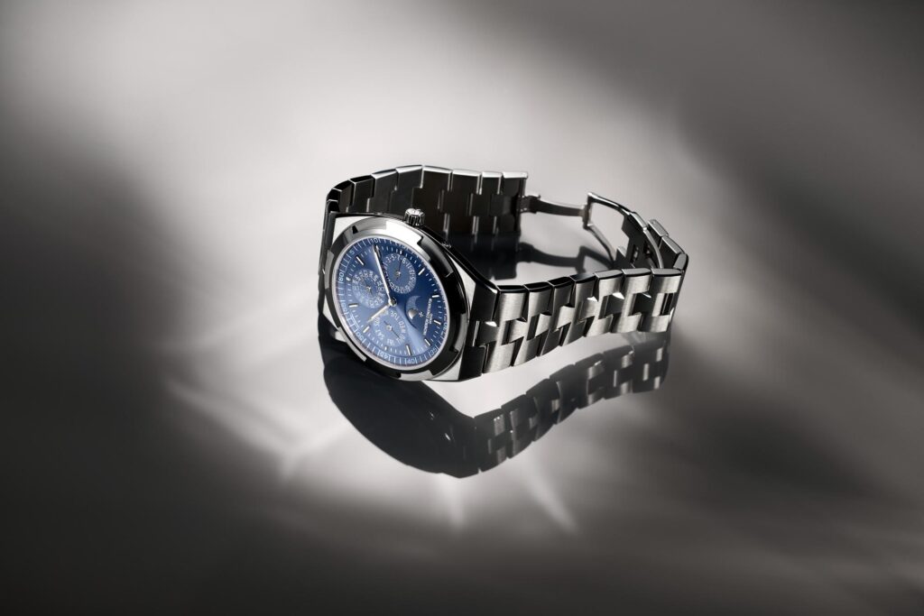 Vacheron Constantin Overseas Calendario Perpetuo Ultraplano Azure Dial con brazalete general