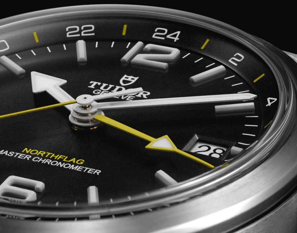 TUDOR North Flag GMT detalle bisel