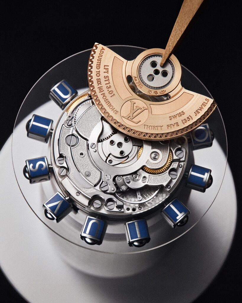 Louis Vuitton Tambour Spin Time detalle trasera calibre