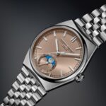 Frederique Constant Highlife Moonphase Date Manufacture en acero de 39 mm con esfera azul y complicación de fase lunar.