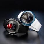 Reloj H. Moser & Cie. Off-Grid en muñeca con caja Streamliner y esfera esqueleto