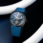 H. Moser & Cie. Streamliner Tourbillon Skeleton Ceramic Alpine Limited Edition en vista frontal mostrando la caja de cerámica gris antracita y la platina azul esqueletizada
