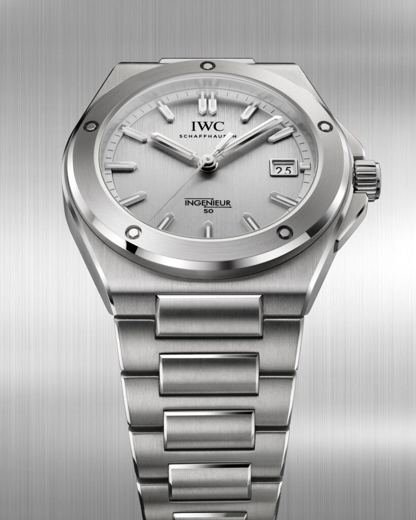 uevo IWC Ingenieur Automático 50 Aniversario con esfera plateada vista cobra