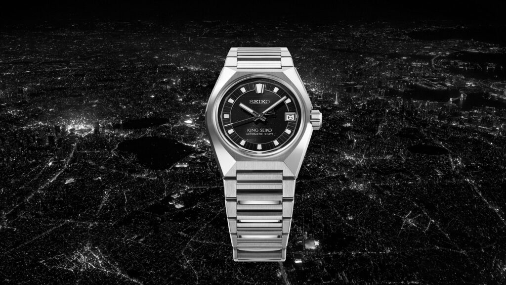 King Seiko VANAC HKF005 sobre fondo nocturno del skyline de Tokio