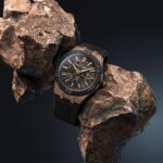 Reloj Maurice Lacroix AIKON-IC Frozen Carbon con esfera de carbono texturizada y detalles metálicos