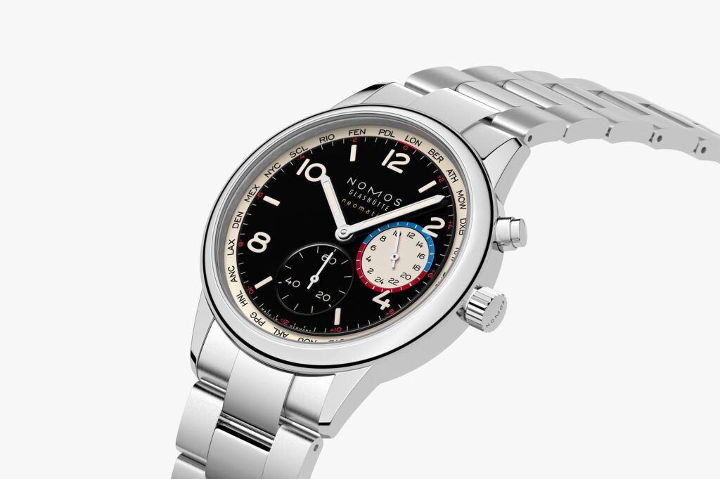 Reloj NOMOS Club Sport neomatik Worldtimer dark con esfera de esmalte negro, disco de ciudades y brazalete de acero.