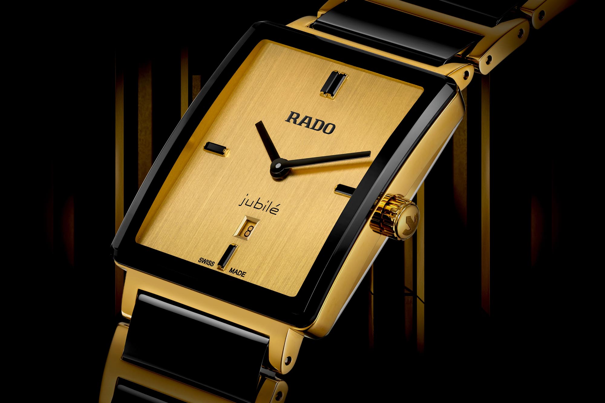Reloj Rado Integral de cerámica negra y acero visto de frente, análisis en Debajo del Reloj.