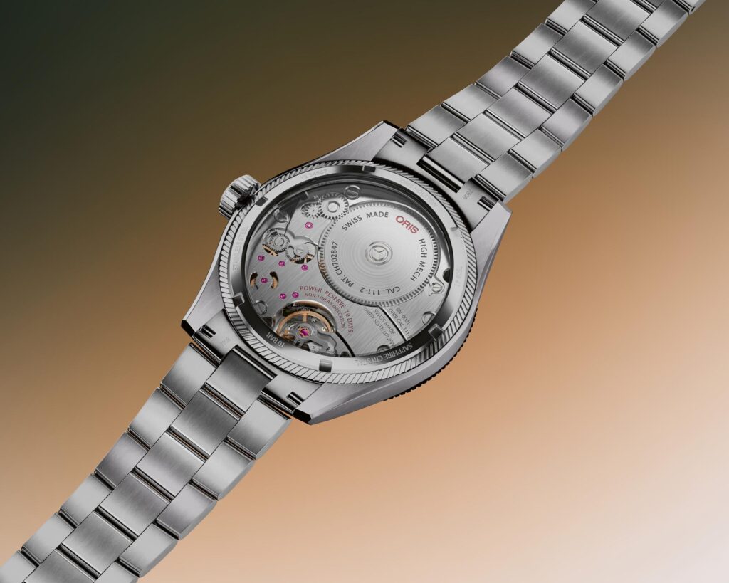 Oris ProPilot Calibre 111 trasera con fondo visto