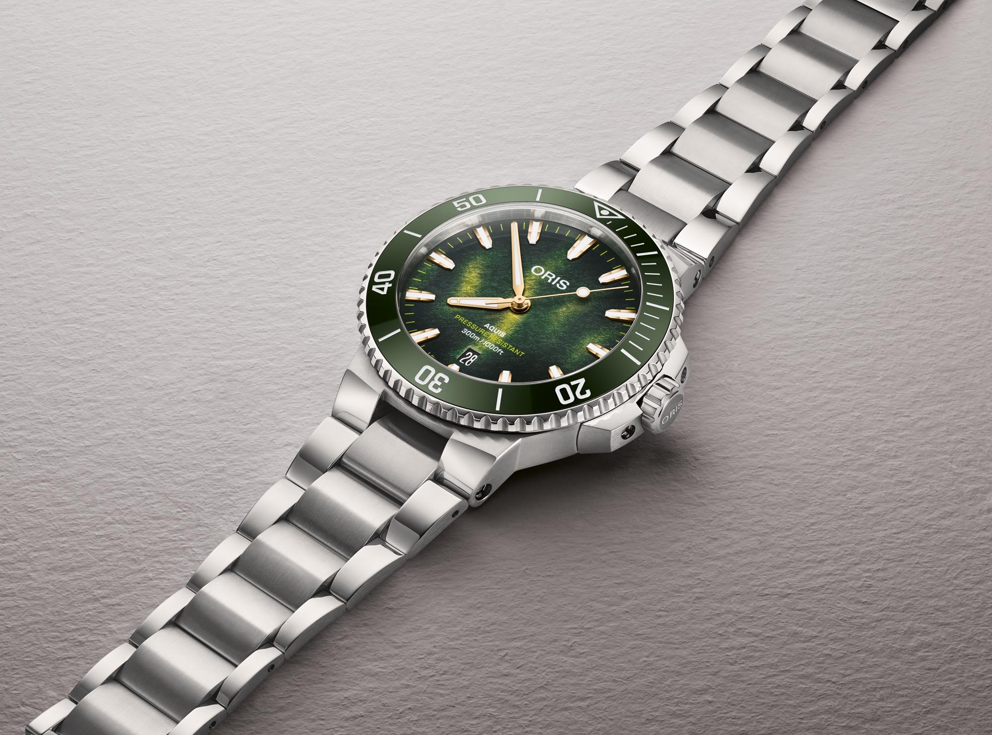 Oris Kelp Forest Limited Edition basado en el Aquis Date con esfera verde texturizada y brazalete