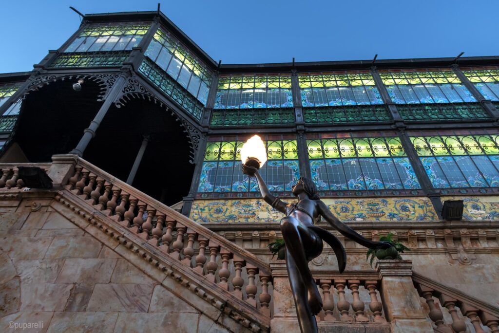 Illuminated south facade of the Casa Lis Museum in Salamanca photographed by Vicente Sierra Puparelli