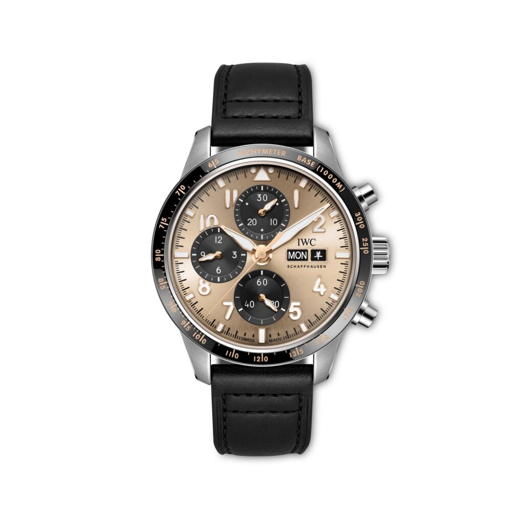 IWC Pilot’s Watch Performance Chronograph 41 Year of the Goat con esfera dorada y bisel cerámico frontal