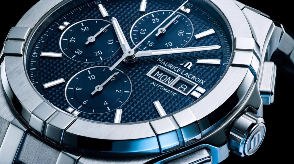 Maurice Lacroix AIKON Automatic Chronograph con esfera azul macro esfera