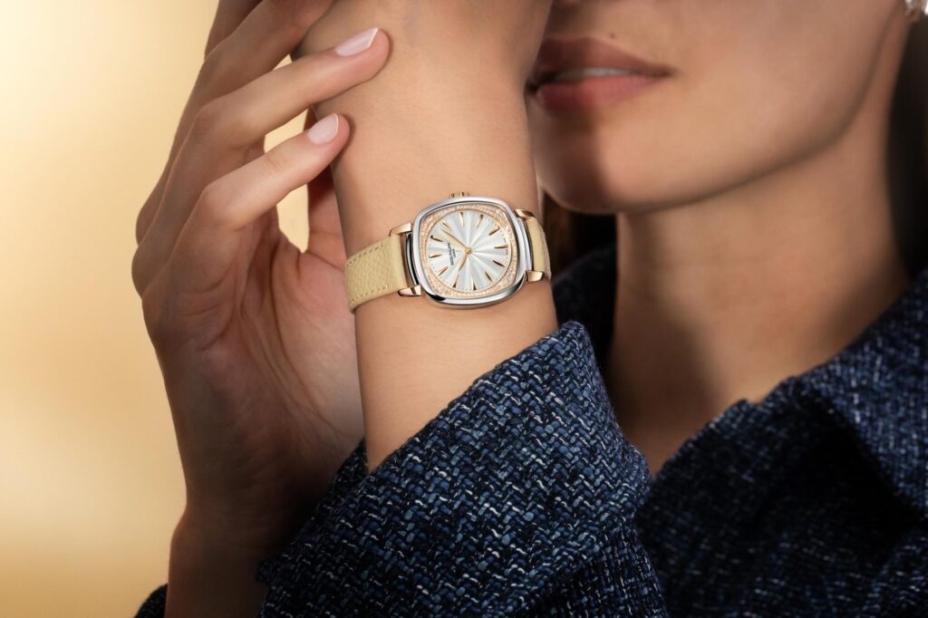 Patek Philippe Gondolo Ladies First Ref. 7043GR-001 en la muñeca