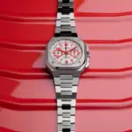 Reloj cronógrafo Bell & Ross BR-05 Chrono Snow Rocket en acero con esfera blanca y detalles en rojo de la edición limitada Simon Billy.